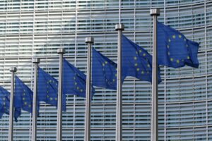 requisitos económicos cue, invertir en españa, negocios en españa, due diligence, nie verde, emprender en españa, certificado de la unión, negocios rentables 2026