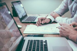 calcular indemnización por despido, invertir en españa, negocios rentables en españa, due diligence, pasivo laboral, costes de despido 2026, compra de empresas españa, asesoría laboral