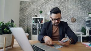 salario mínimo interprofesional 2026, coste empleado españa, invertir en españa, negocios rentables en españa, seguridad social empleador, due diligence laboral, emprender en madrid, franquicias rentables