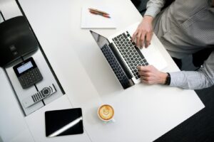 certificado corriente de pago seguridad social, due diligence, invertir en españa, negocios rentables en españa, auditoría de compra, deudas seguridad social, comprar negocio españa, fiscalidad 2026