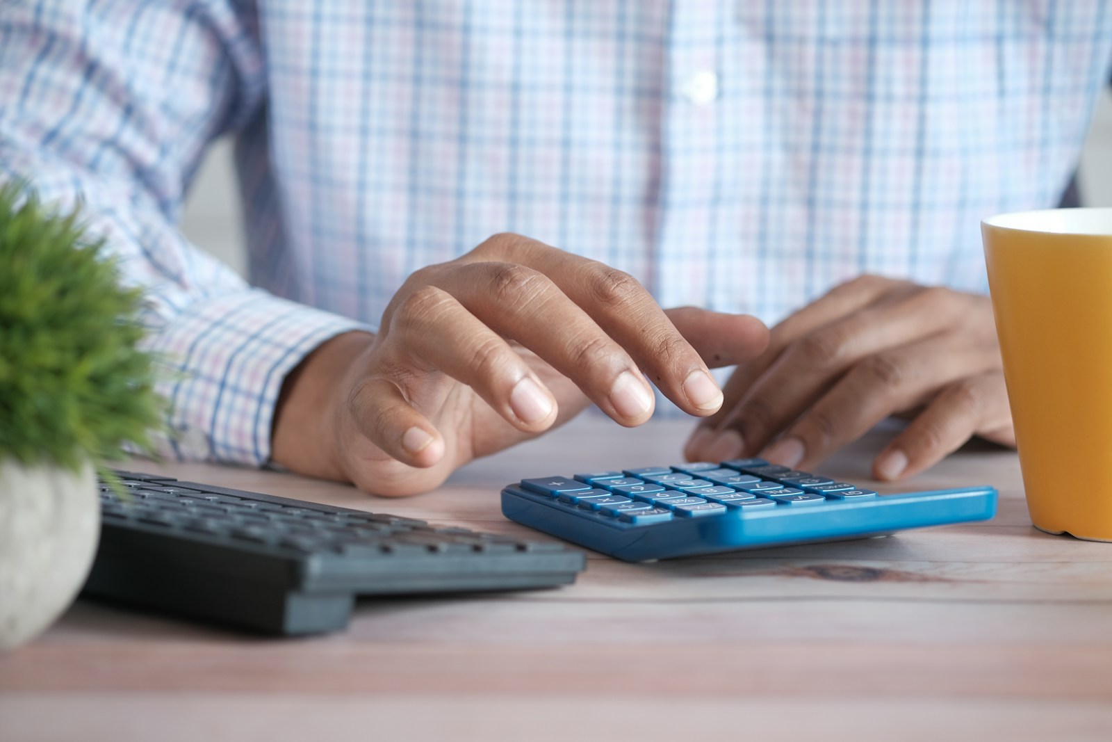 calculadora iva, calculadora de iva, due diligence, invertir en españa, negocios rentables en españa, franquicias rentables, impuestos españa 2026, emprender en madrid, negocios en venta, traspasos en españa, comprar negocio españa, emprender en malaga