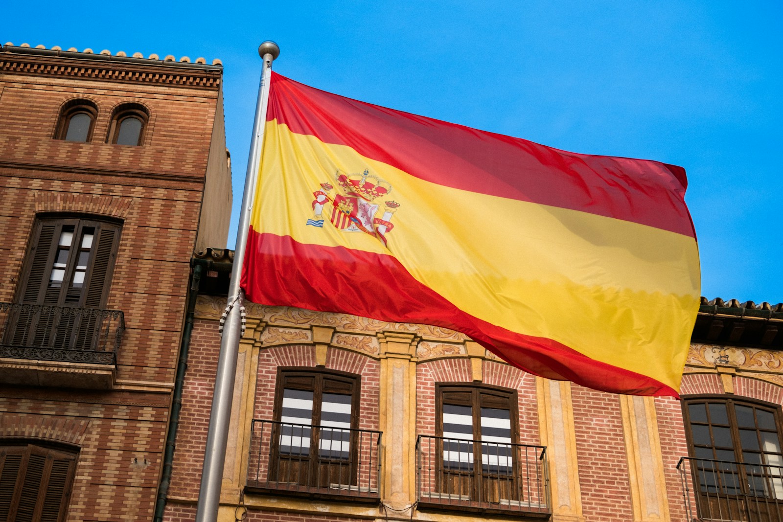 expediente de nacionalidad española, invertir en españa, negocios rentables en españa, due diligence, nacionalidad para inversores, residencia por inversión, emprender en españa 2026, franquicias rentables