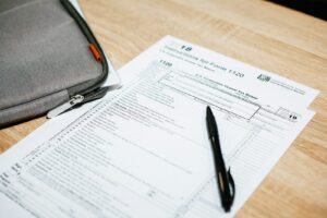 apostillar antecedentes penales, invertir en españa, negocios rentables, due diligence, emprender en españa, inversión extranjera, trámites legales españa, franquicias rentables, negocios en españa 2026