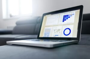cuánto es el iva en españa y recargo, invertir en españa, negocios rentables en españa, due diligence, recargo de equivalencia, minoristas españa, autónomos retail, fiscalidad 2026
