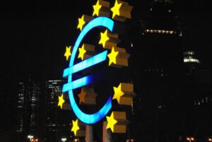 cue para familiares, invertir en españa, negocios rentables, due diligence, residencia familiar ue, emprender en españa, certificado registro unión, familiares ciudadanos ue 2026