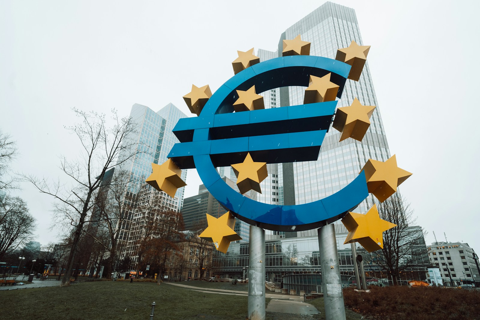 cue para familiares, invertir en españa, negocios rentables, due diligence, residencia familiar ue, emprender en españa, certificado registro unión, familiares ciudadanos ue 2026