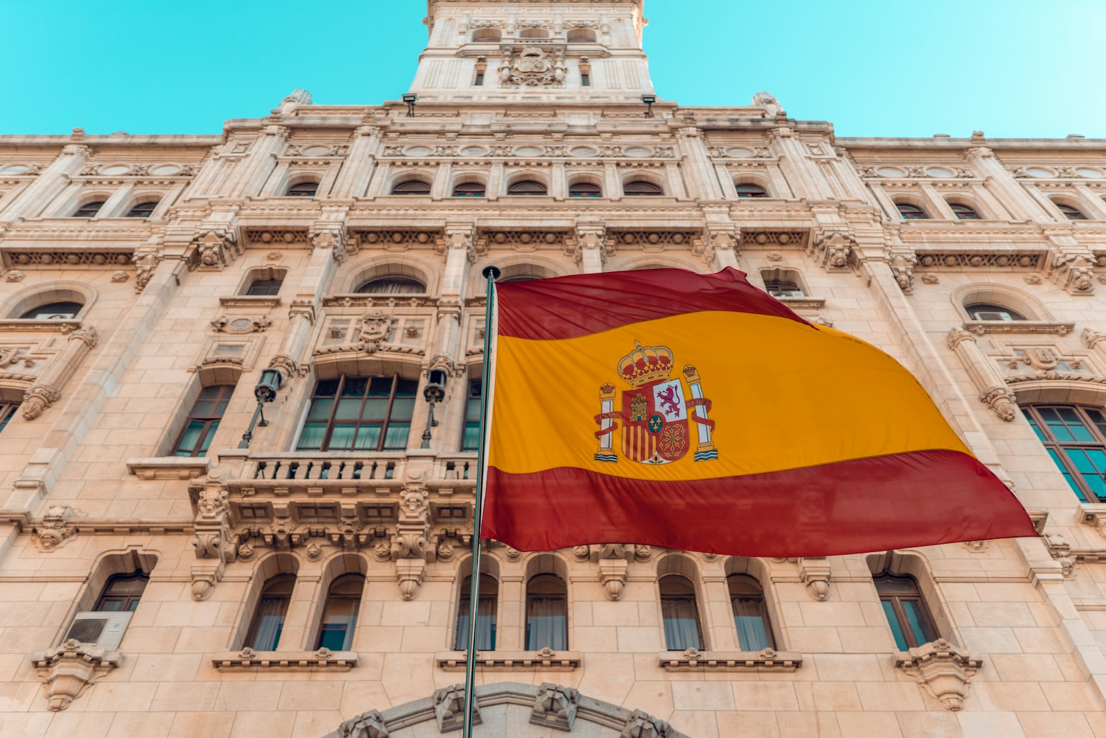 tramitar visados, due diligence, invertir en España, negocios rentables en España, franquicias rentables en España, traspaso de negocios, emprender en España, negocios en España