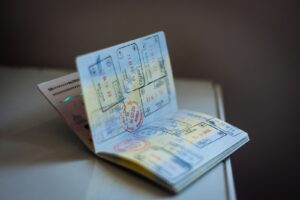 visados, due diligence, invertir en España, negocios rentables en España, franquicias rentables en España, traspaso de negocios, emprender en España, Golden Visa