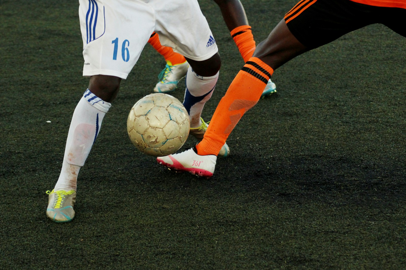 Invertir en clubes deportivos en territorio español, due diligence, invertir en España, negocios rentables en España, franquicias rentables en España, traspaso de negocios, emprender en España, negocios rentables 2026