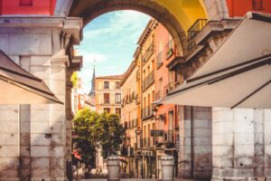 Venta de participaciones en una SL, due diligence, invertir en España, negocios rentables en España, franquicias rentables en España, traspaso de negocios, emprender en España