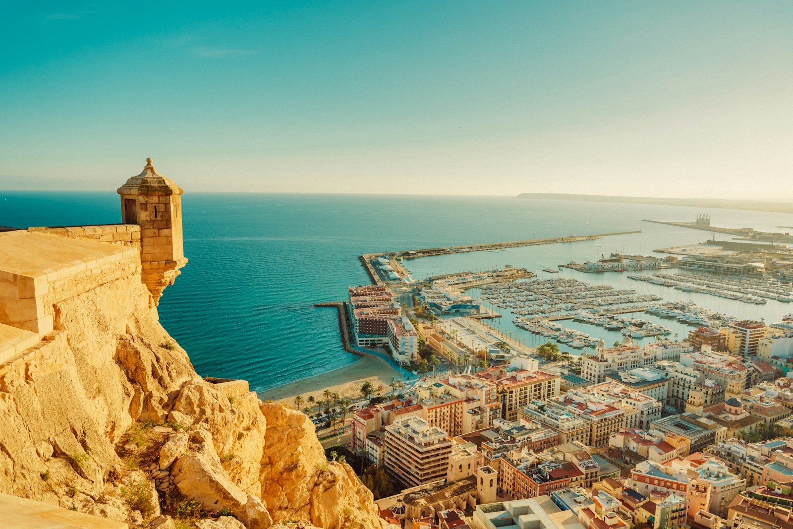 negocios rentables, invertir en la costa, emprender en málaga, negocios en el mediterráneo, oportunidades de negocio, turismo en españa, inversión para extranjeros, comprar un traspaso, property management, nómadas digitales españa