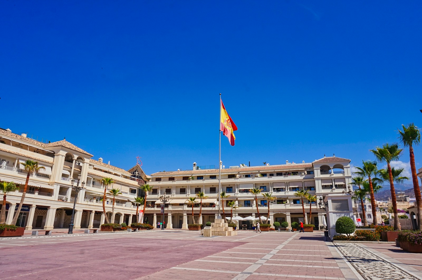 Inversión naves industriales, due diligence, invertir en España, negocios rentables en España, franquicias rentables en España, traspaso de negocios, logística e-commerce, comprar negocios en España